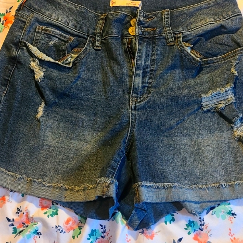 So high rise curvy MIDI size 9 jean shorts